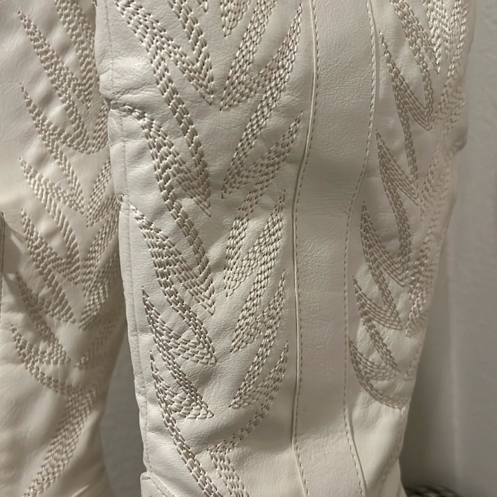 Oasis Society “Samara” Tall Western Boho Cowgirl Boots Embroidered White 7.5 New - Picture 9 of 16